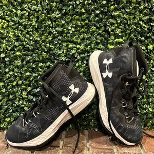 ✅Under Armour Girls Basketball Shoes - Size 5 - Great Find!
